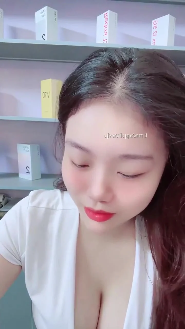 Gái xinh mới nhú chúc anh em tuần mới quay tay vui vẻ